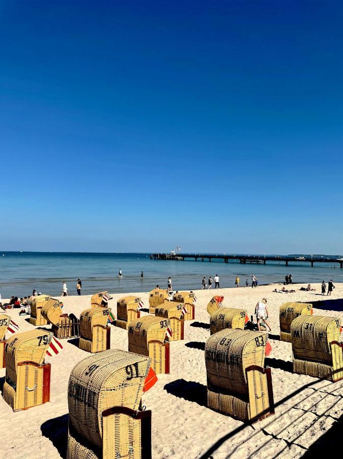 Moderne 3-Zi-Wohnung Mit Meerblick Direkt Am Strand Scharbeutz Esterno foto