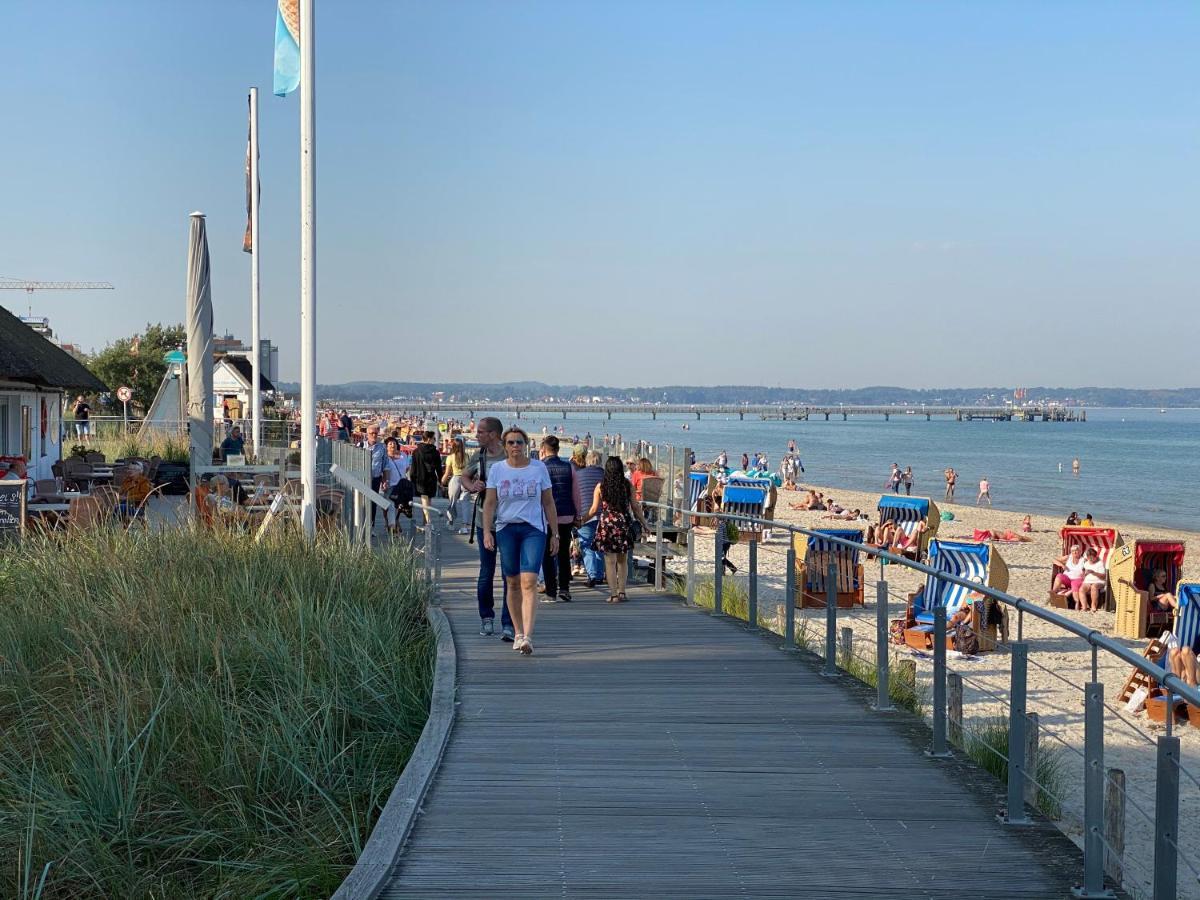 Moderne 3-Zi-Wohnung Mit Meerblick Direkt Am Strand Scharbeutz Esterno foto